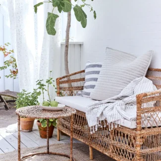 Manta Olivia 170x130 cm. listrada areia